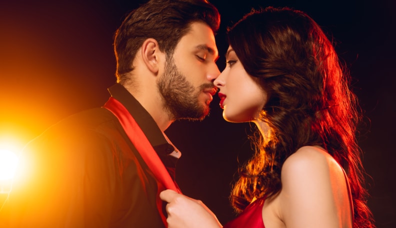 how to get a guy to kiss you