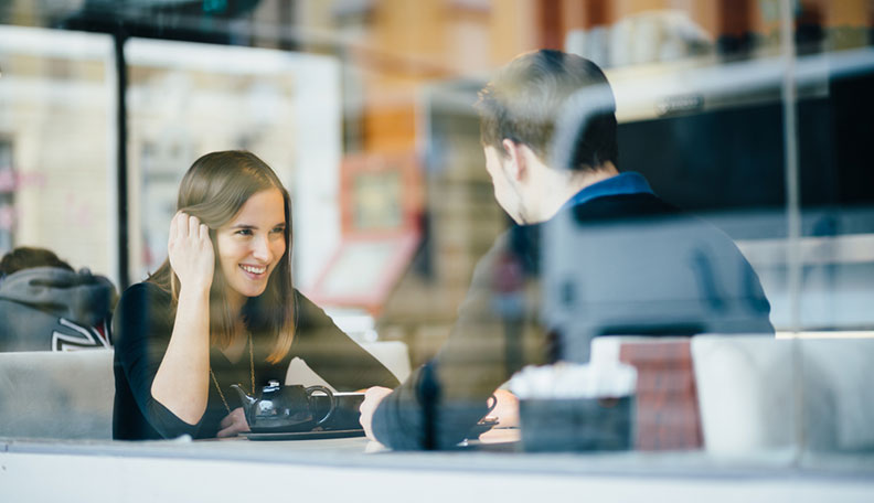 how to make a girl laugh smile