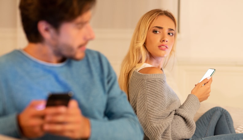 signs he has a girlfriend