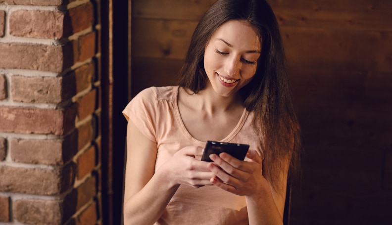 how to tell if a guy likes you over text