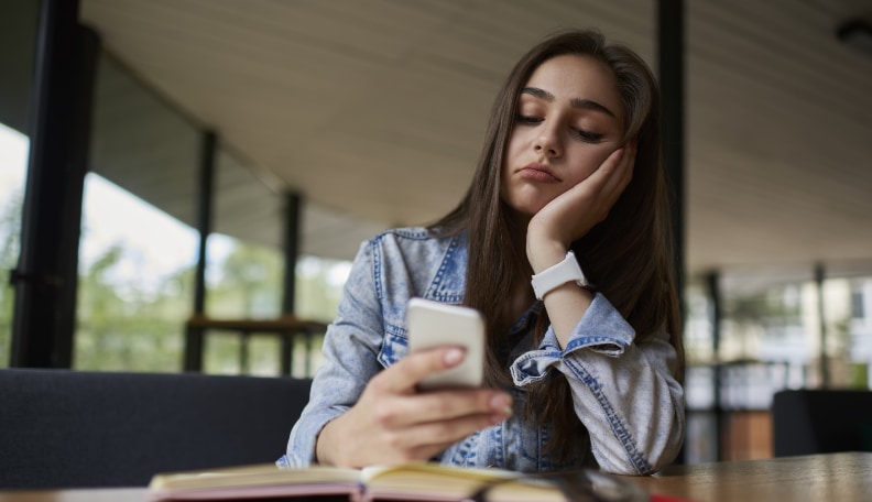 how to text your crush without being annoying or boring